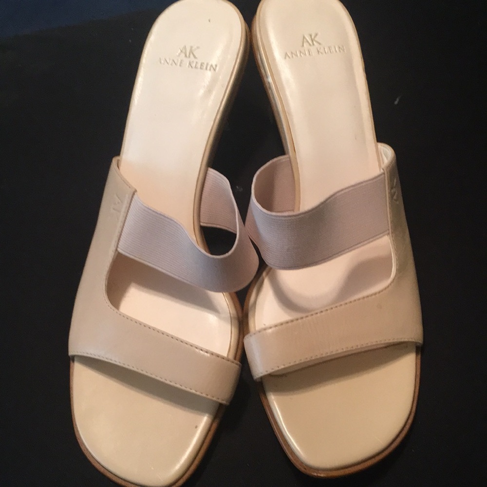 Ann Klein 8m flesh colored sandals